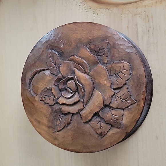 Wood Handcarved Flower & Butterfly Trinket Box - Picture 1 of 7